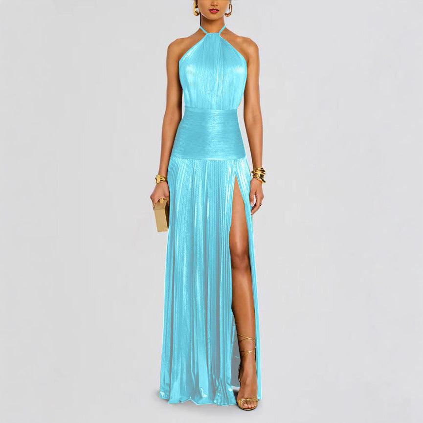 Robe longue métallique plissée à col licou avec fente et dos nu