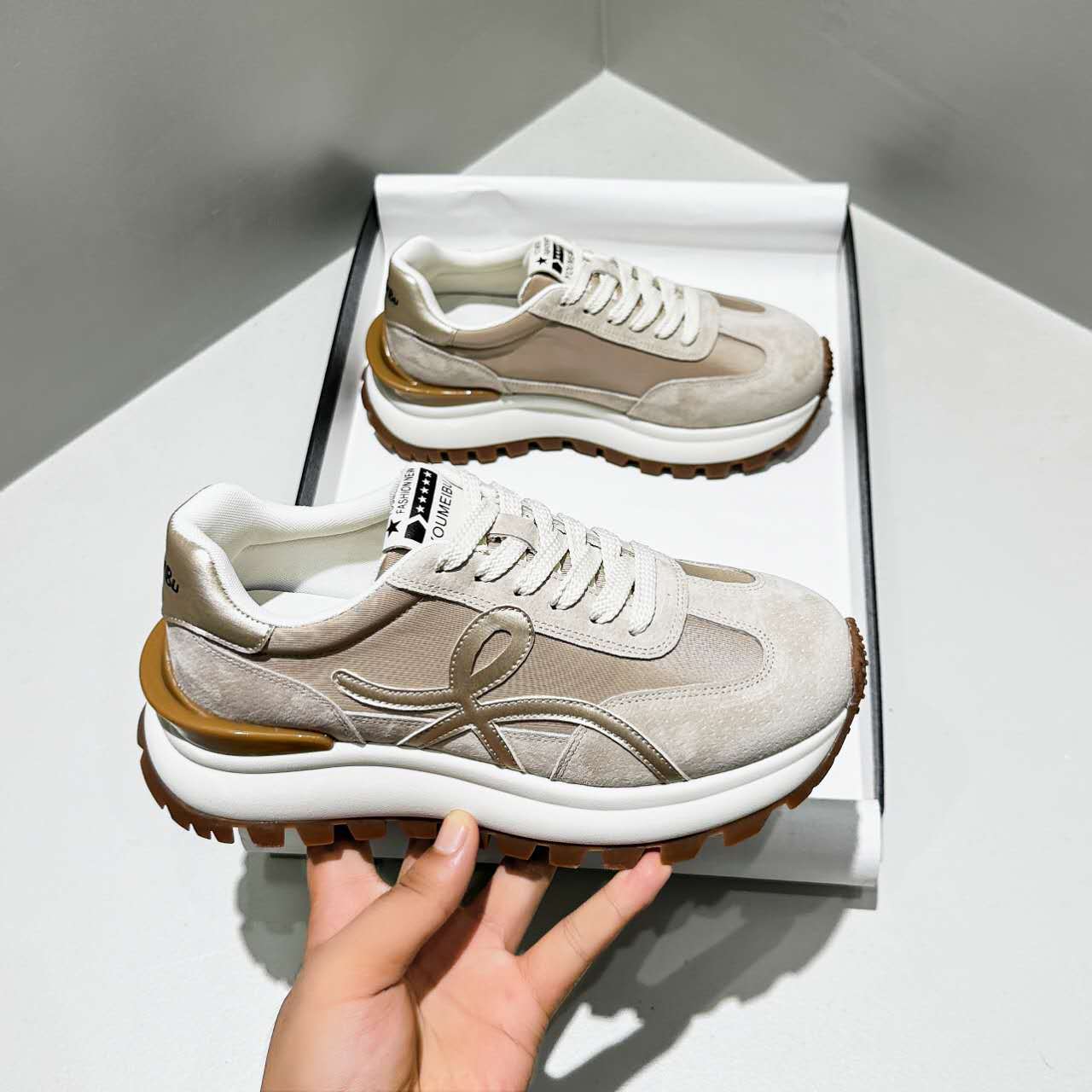 Baskets compensées en cuir pour femmes