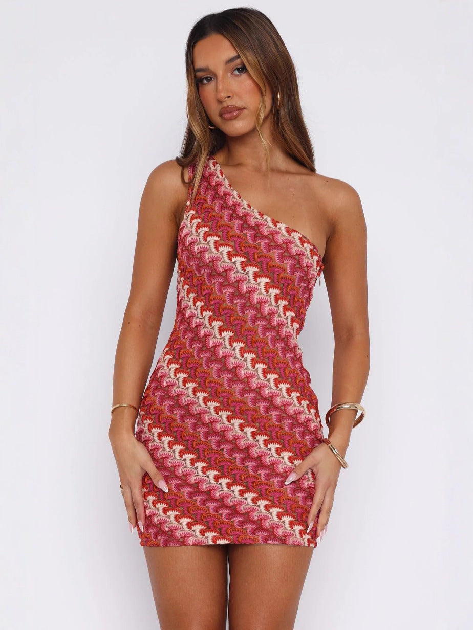 Robe à une épaule de style ethnique avec découpe
