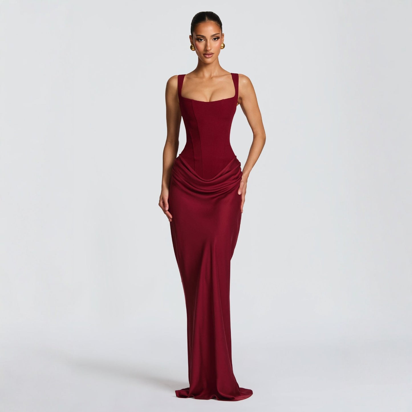 Robe moulante sans manches avec encolure carrée