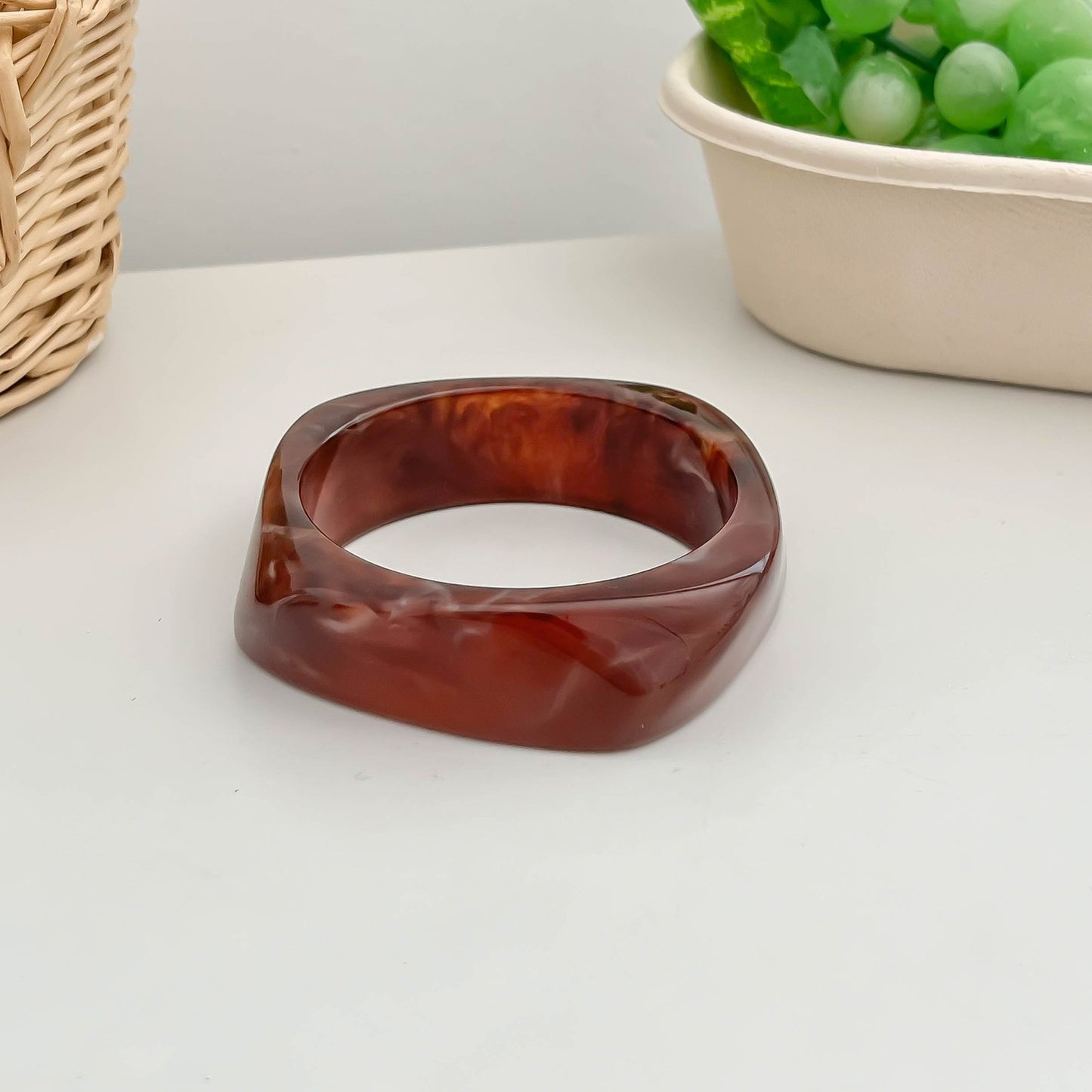 Bracelet géométrique irrégulier en résine pour femme