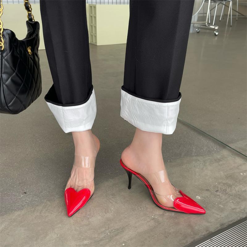Chaussures à talons hauts transparentes en forme de cœur
