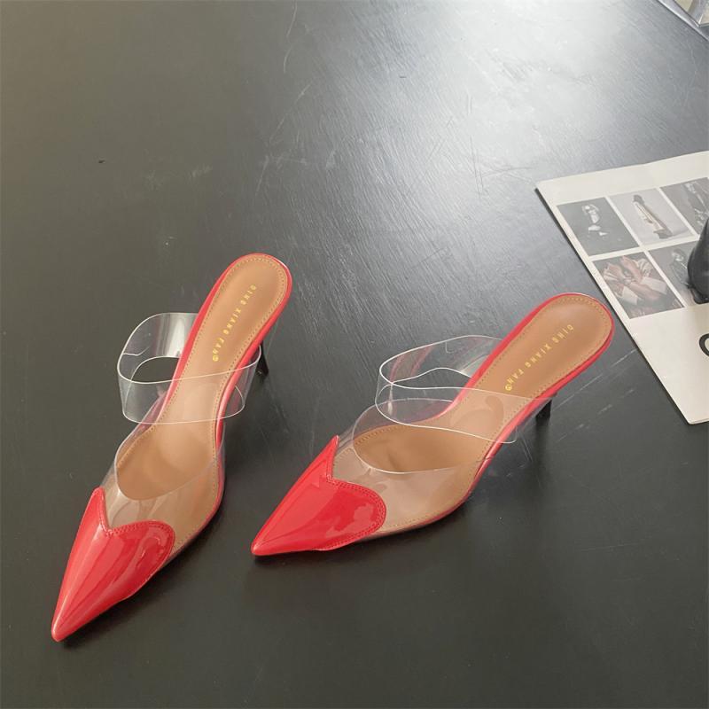 Chaussures à talons hauts transparentes en forme de cœur