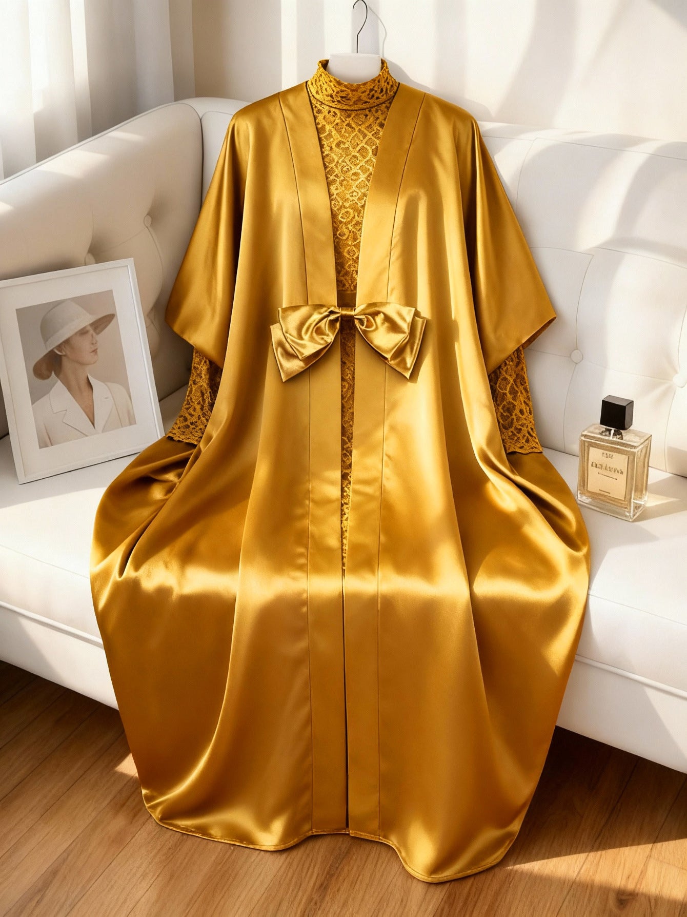 Habit :Robe extérieure en satin à manches bouffantes