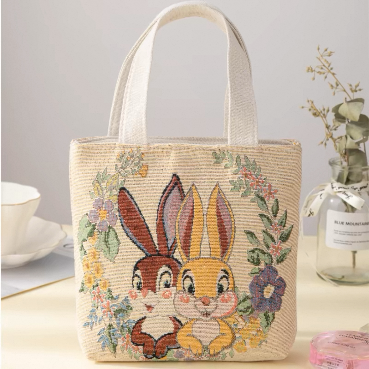 Sac à main en toile brodée double face