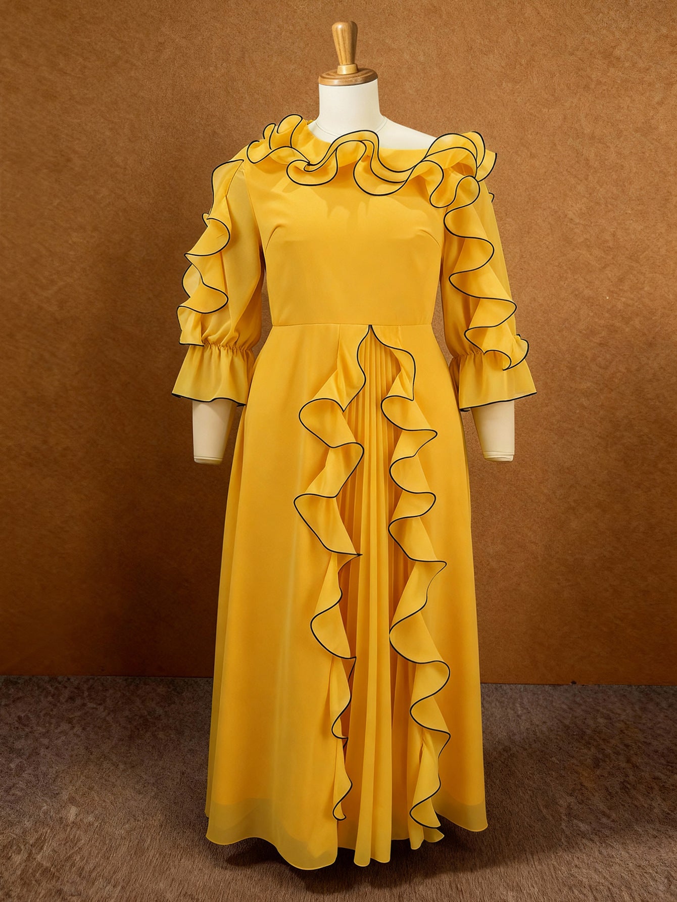 Habit :Robe élégante en mousseline à volants et taille cintrée