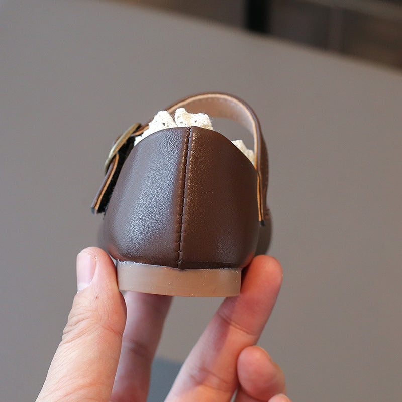 Petites chaussures en cuir pour filles