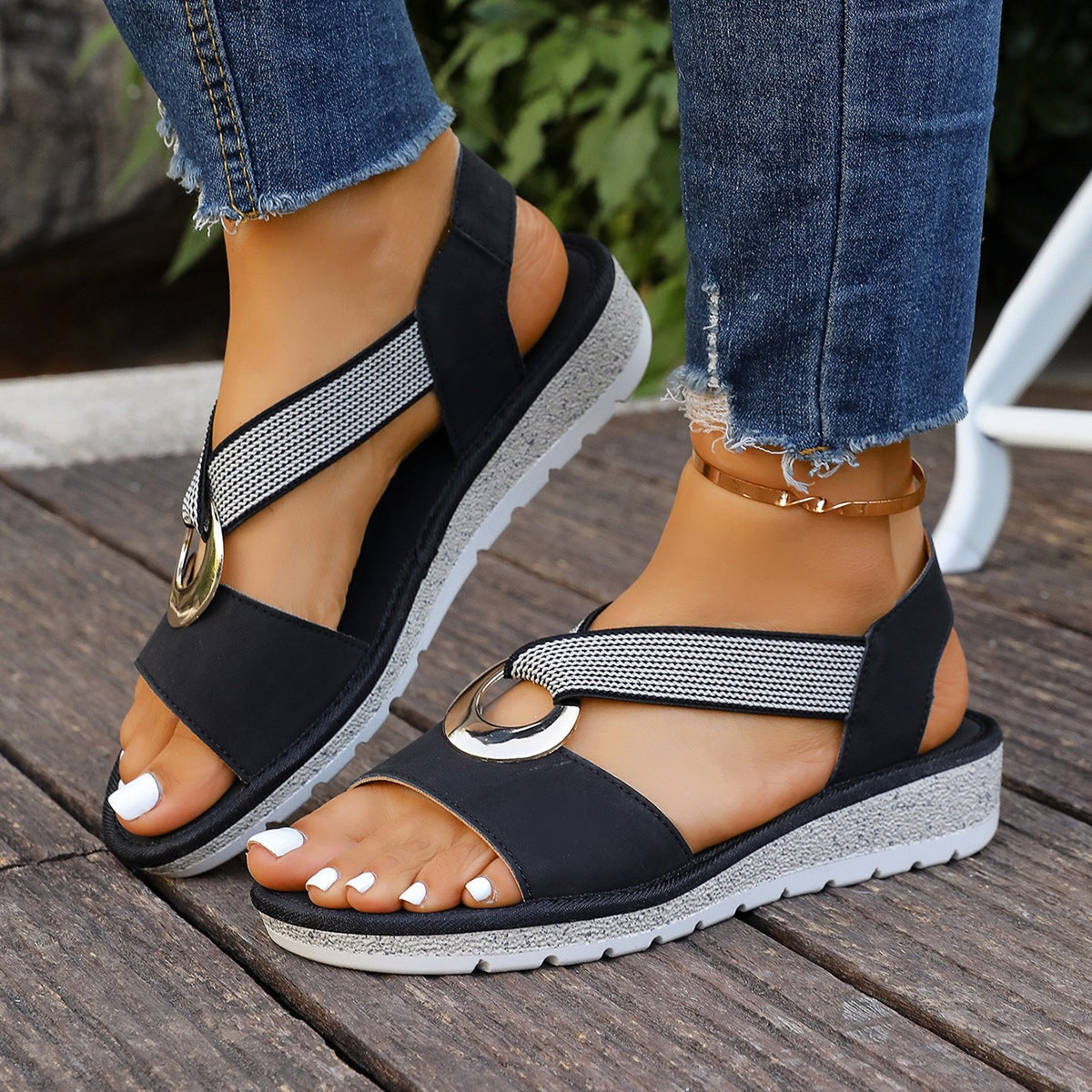 Sandales compensées pour femmes avec boucle en métal