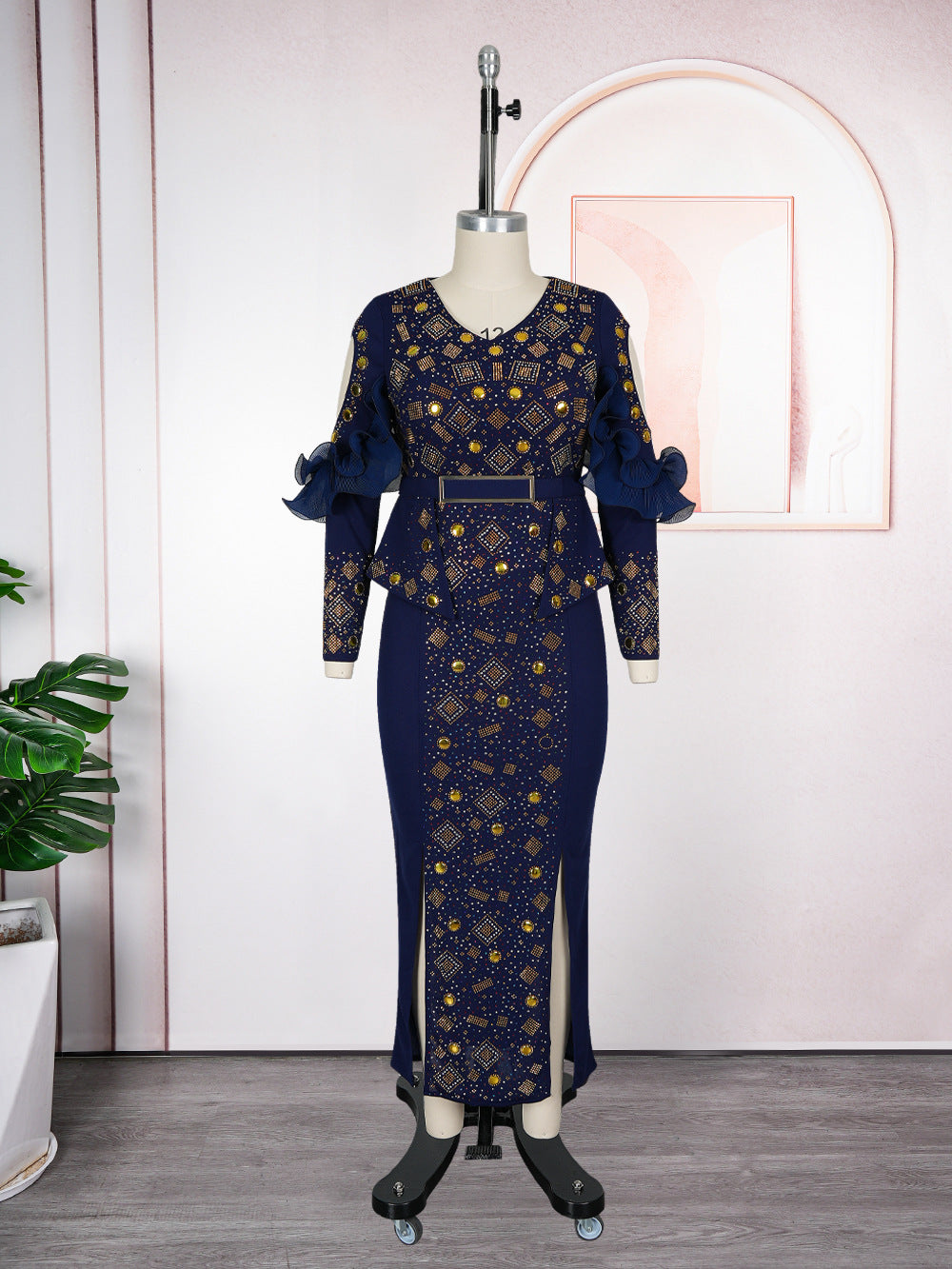 Habit :Robe de soirée élégante ornée de strass et de perles