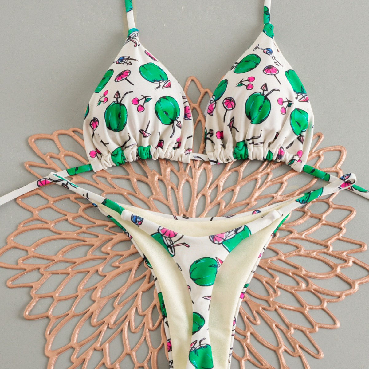 Bikini à lacets en forme de cœur