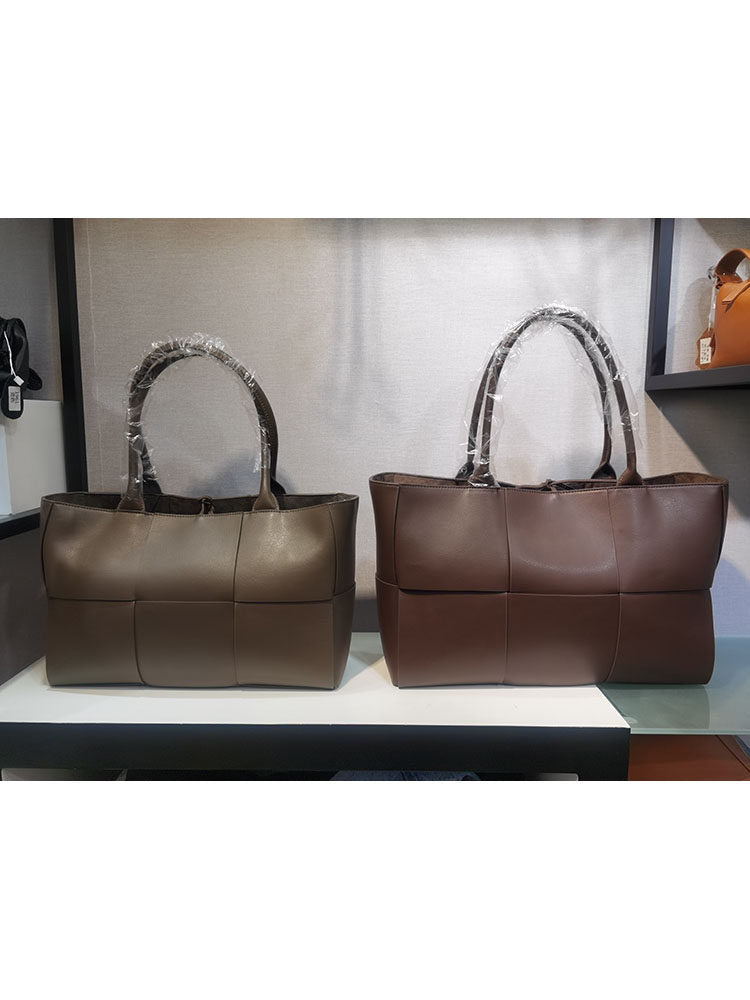 Sac fourre-tout tissé en cuir véritable