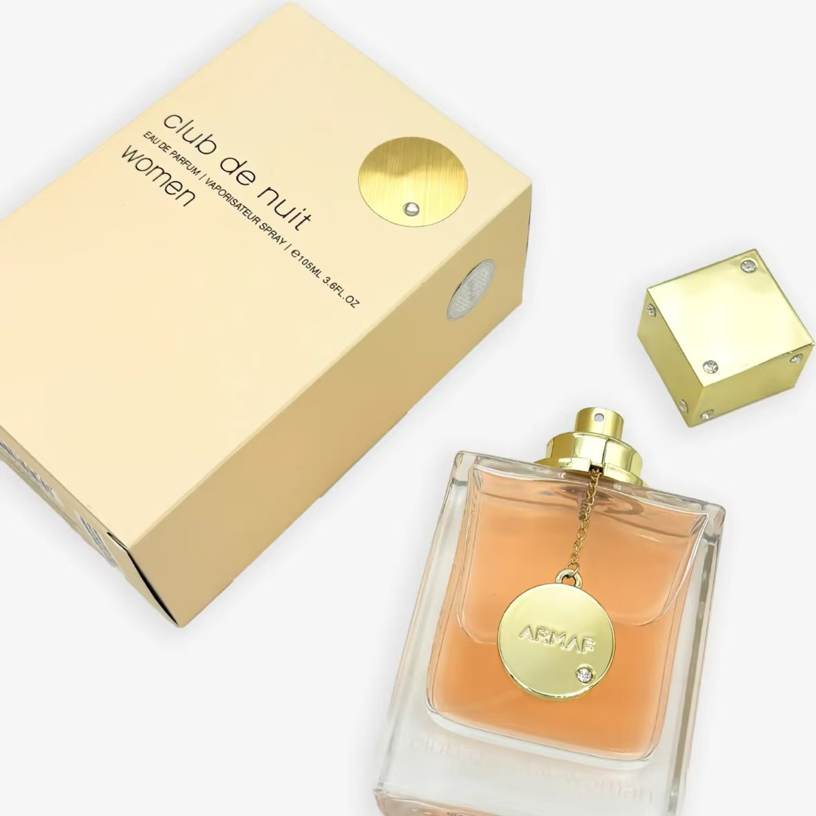 Le parfum pour hommes a une fragrance longue durée