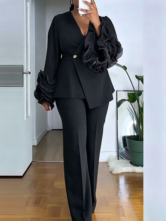 Habit :Tailleur de cérémonie pour femme avec ornement en dentelle