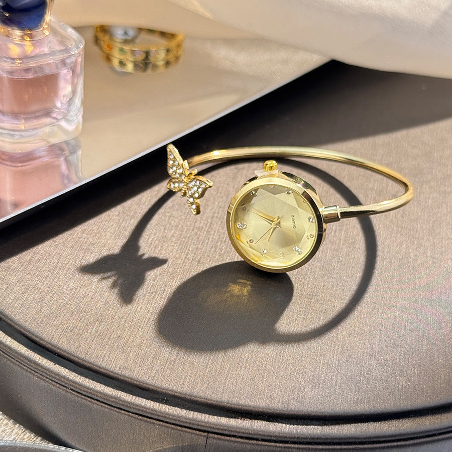 Montre en quartz à bracelet ouvert avec incrustation de diamants