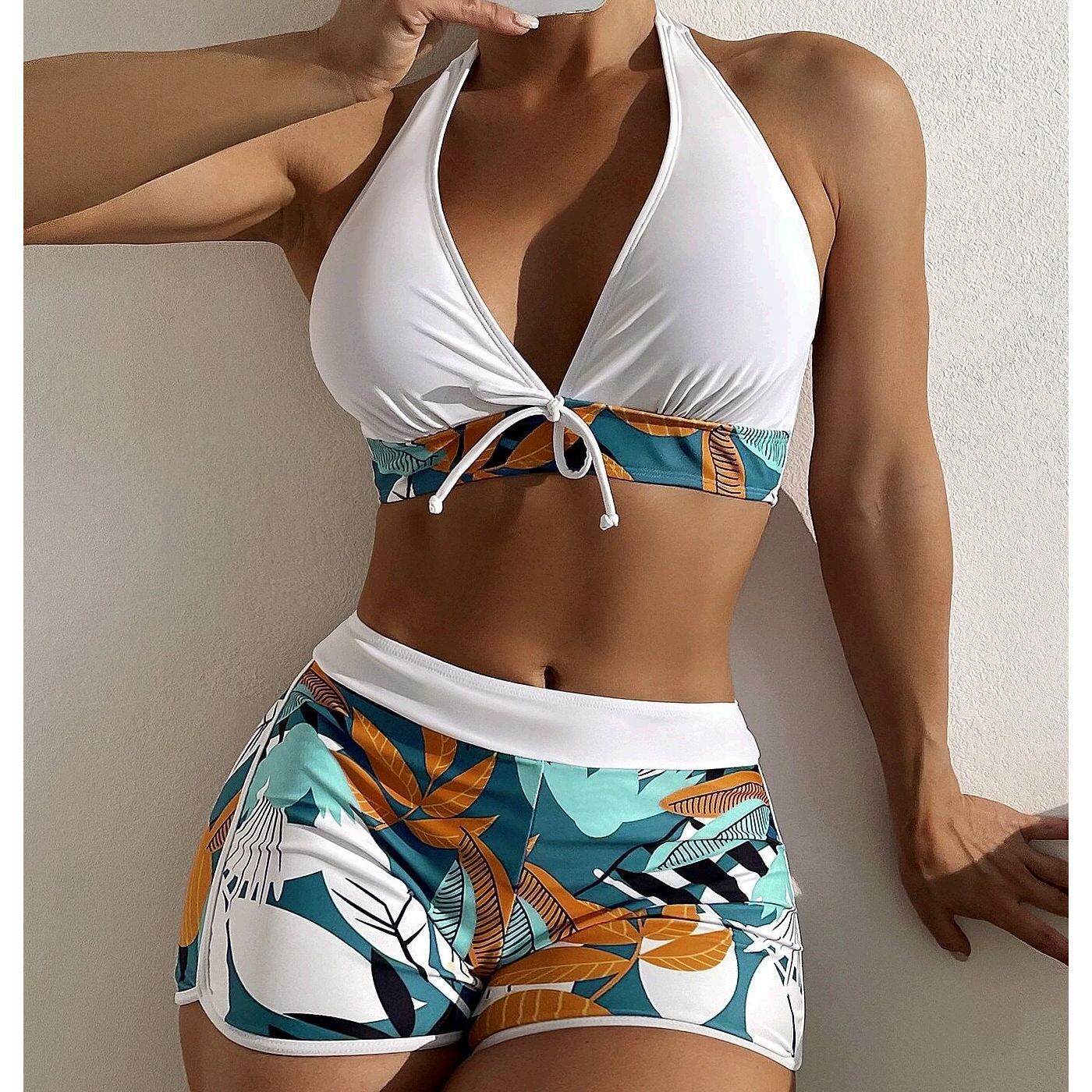 Maillot de bain à encolure américaine et taille haute à la mode
