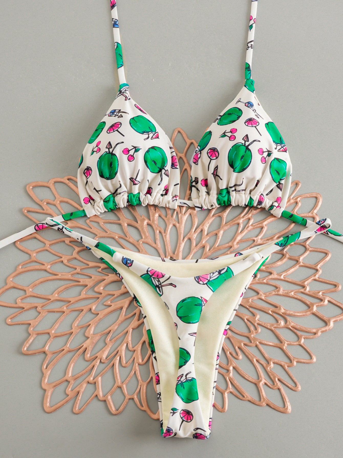 Bikini à lacets en forme de cœur