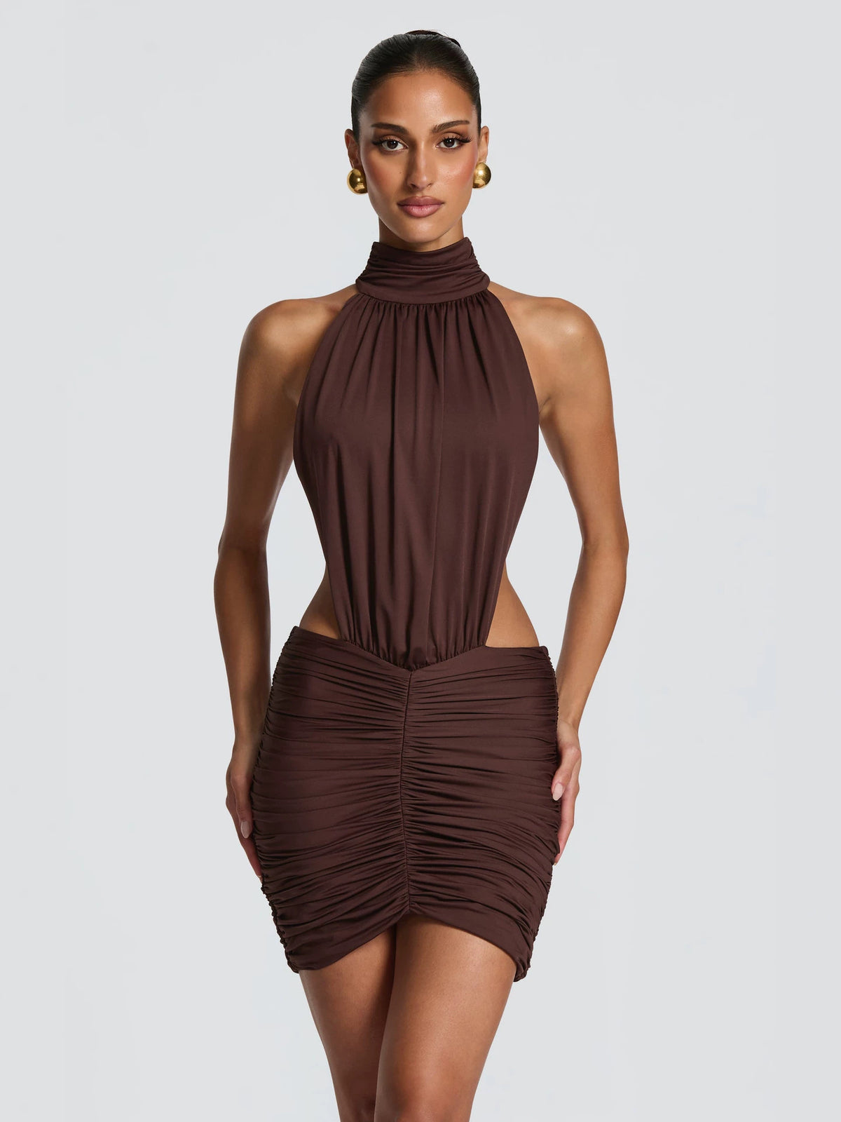 Mini-robe moulante pour femme, sans manches, à encolure américaine, avec découpes et détails froncés