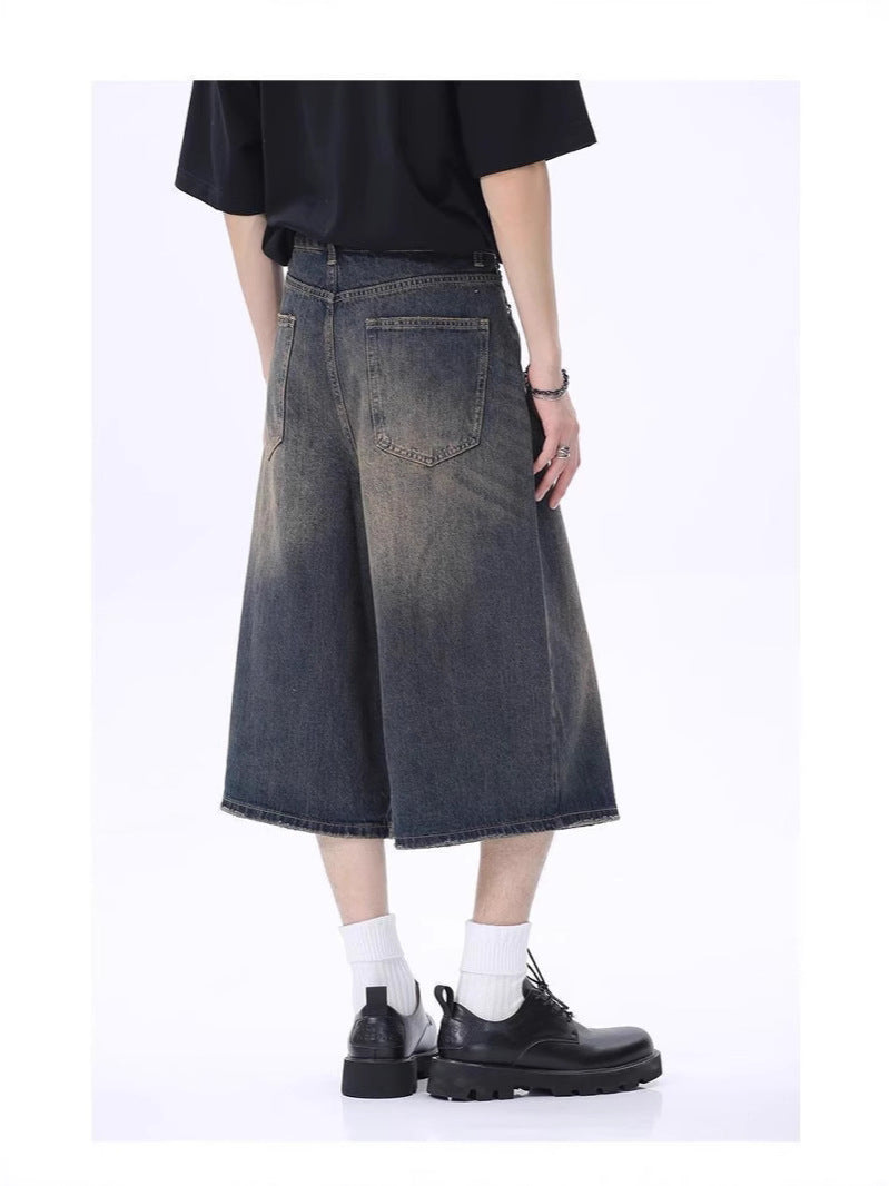 Shorts en jean délavés et usés coupés