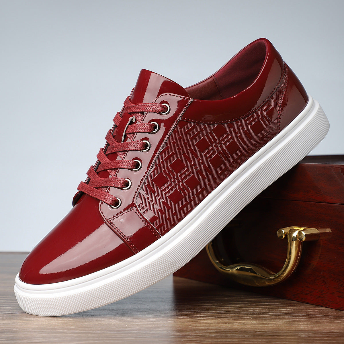 Chaussures en cuir verni pour hommes à bout pointu