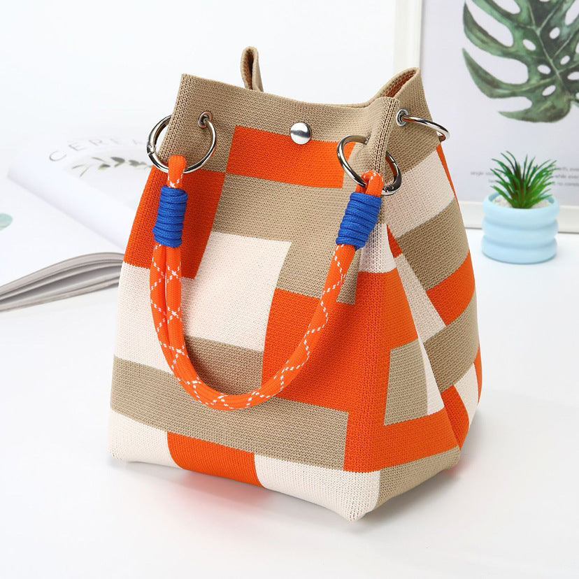 Sac à main tricoté avec boucle magnétique