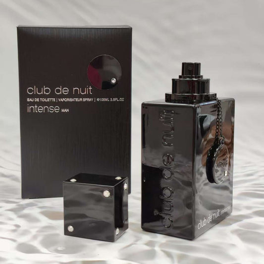 Le parfum pour hommes a une fragrance longue durée