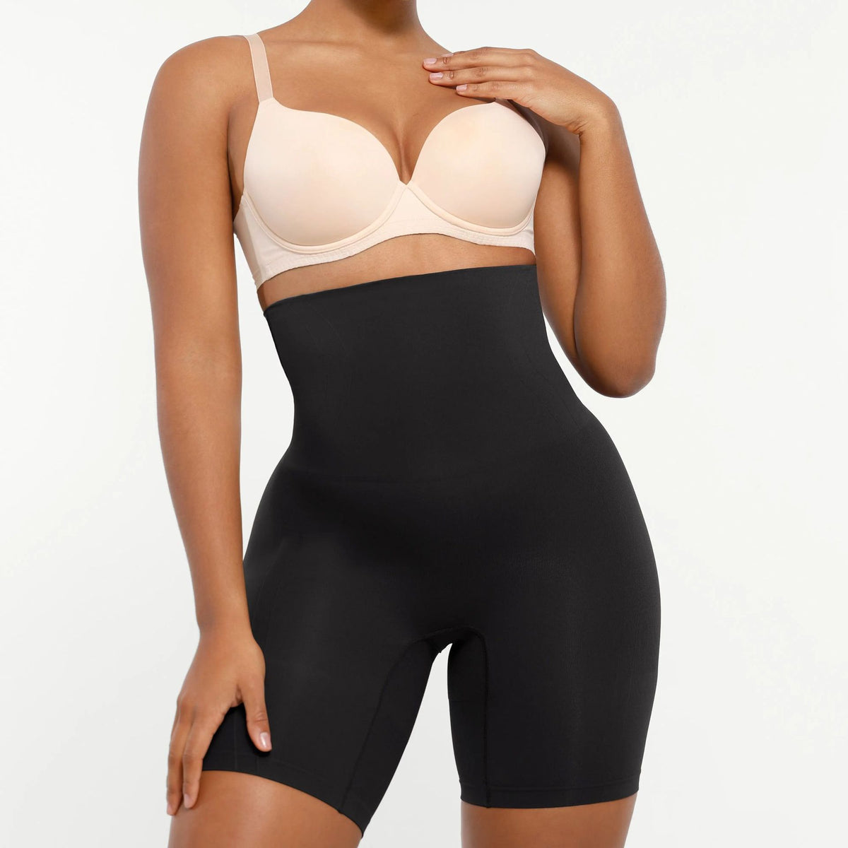 Short gainant taille haute effet push-up pour femme