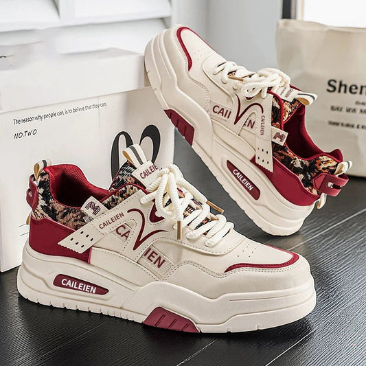 Petites chaussures blanches à semelle épaisse
