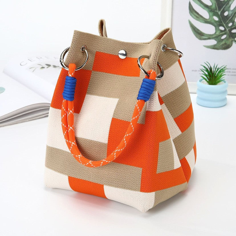Sac à main tricoté avec boucle magnétique