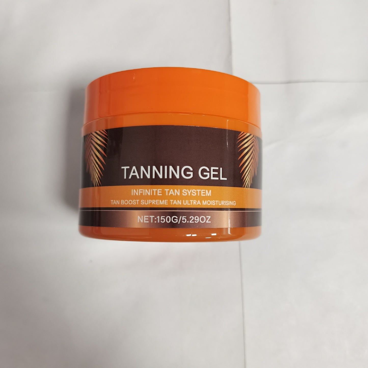 Crème autobronzante hydratante et nourrissante pour un teint éclatant.