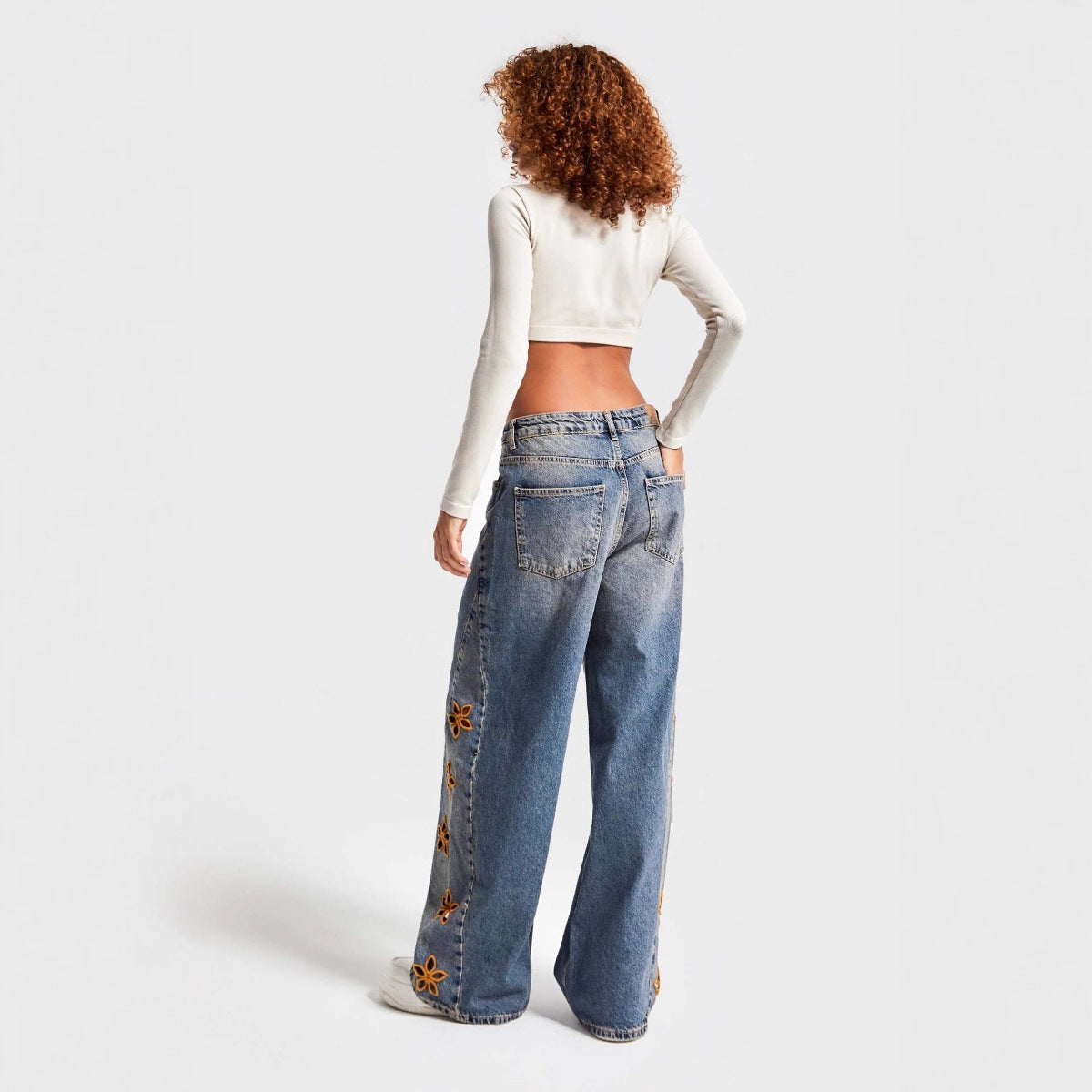 Pantalon en jean ample taille haute brodé