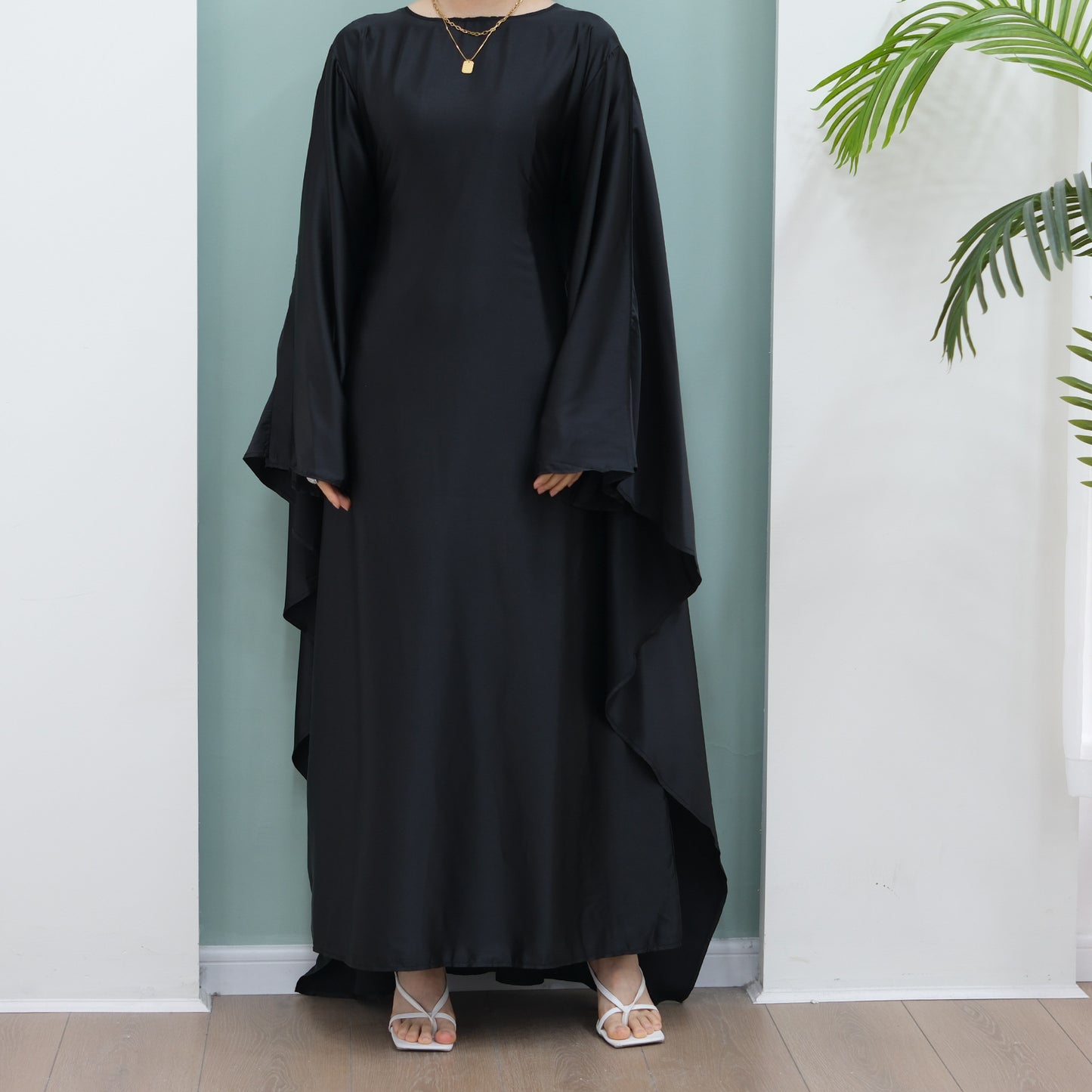 Robe longue en satin avec ceinture intégrée