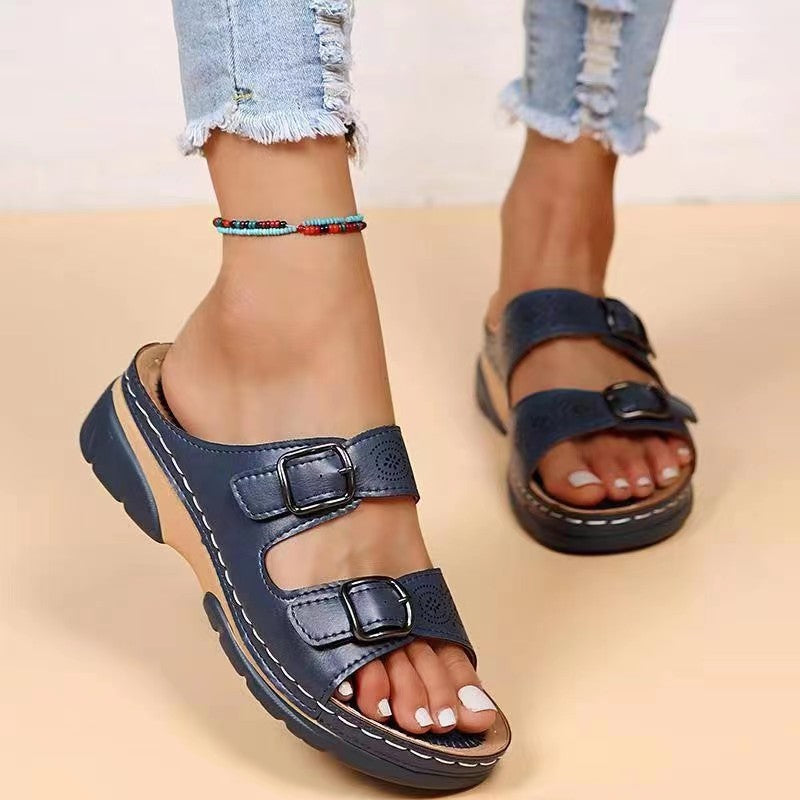 Chaussons pour femmes à semelle épaisse avec boucle et bout rond