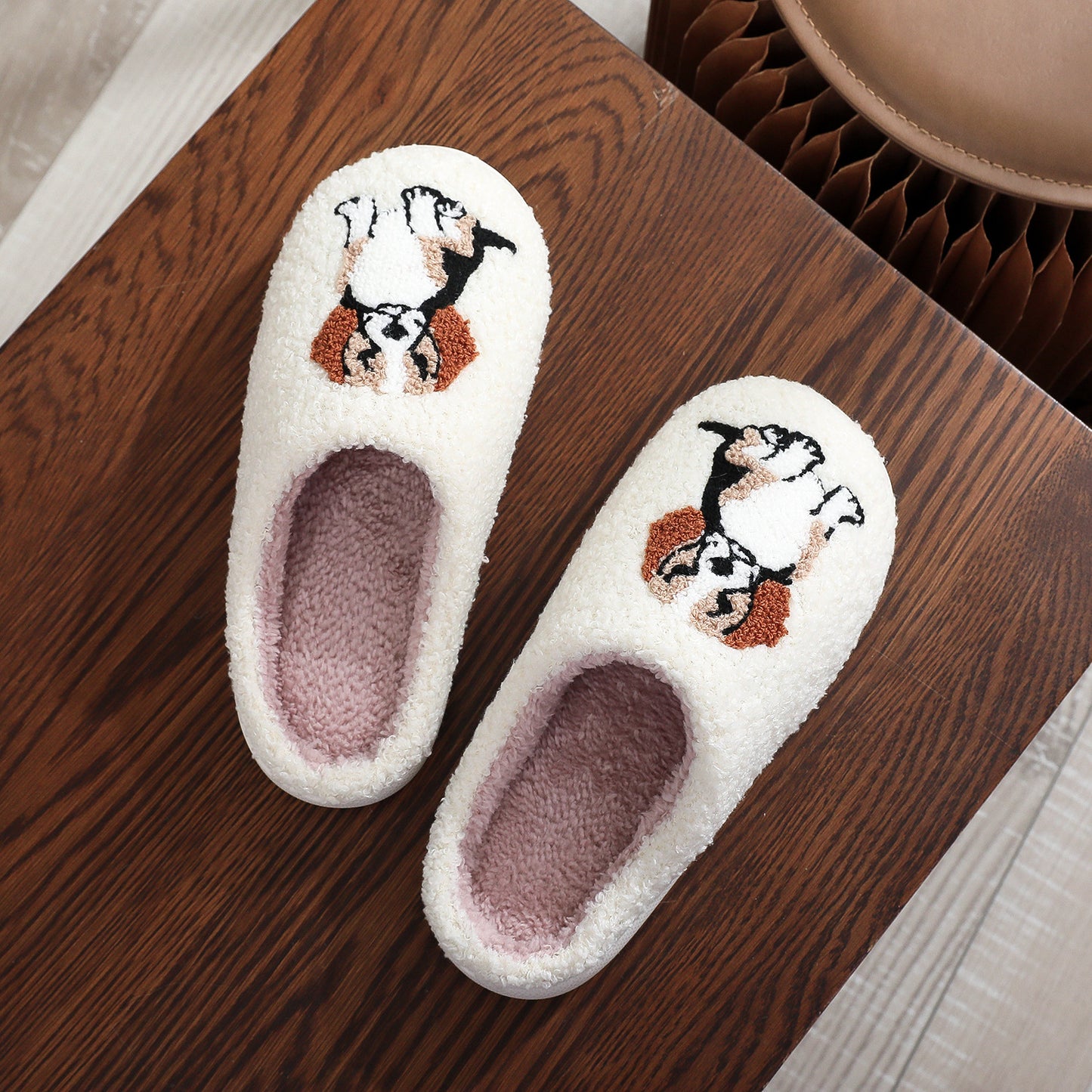 Chausson fille chien mignon de dessin animé