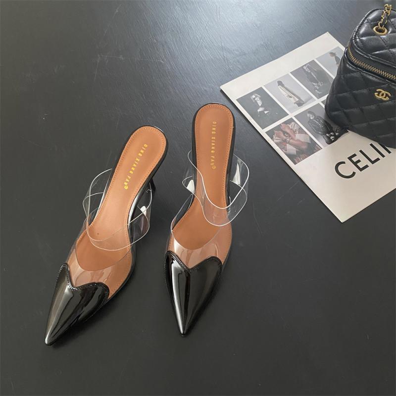 Chaussures à talons hauts transparentes en forme de cœur