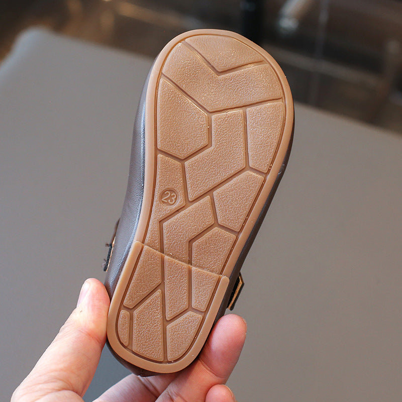 Petites chaussures en cuir pour filles