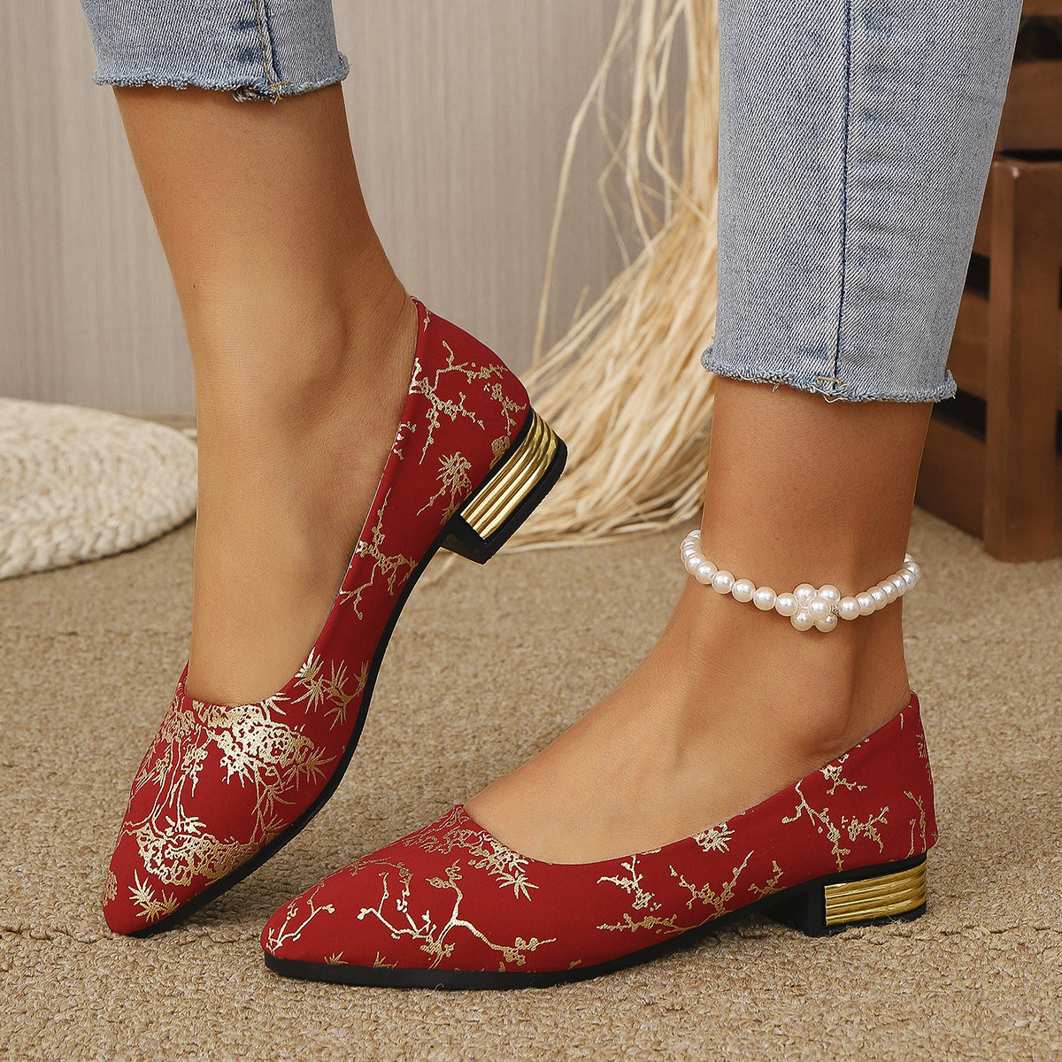Chaussures tendance pour femmes à bout pointu et talon épais