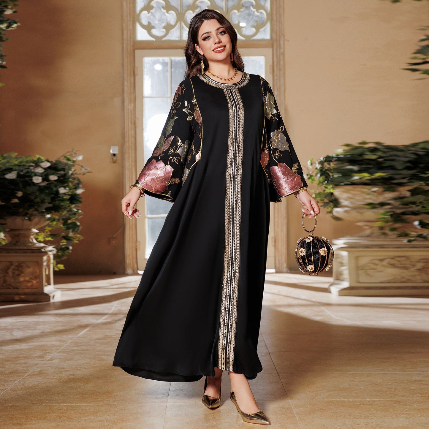 Robe kaftan brodée à sequins