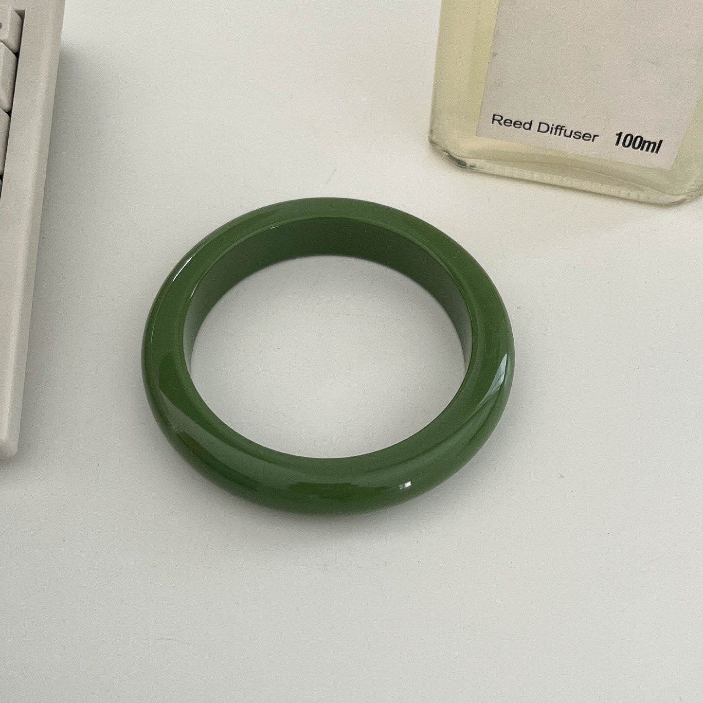 Collection de bracelets en résine personnalisés pour femmes