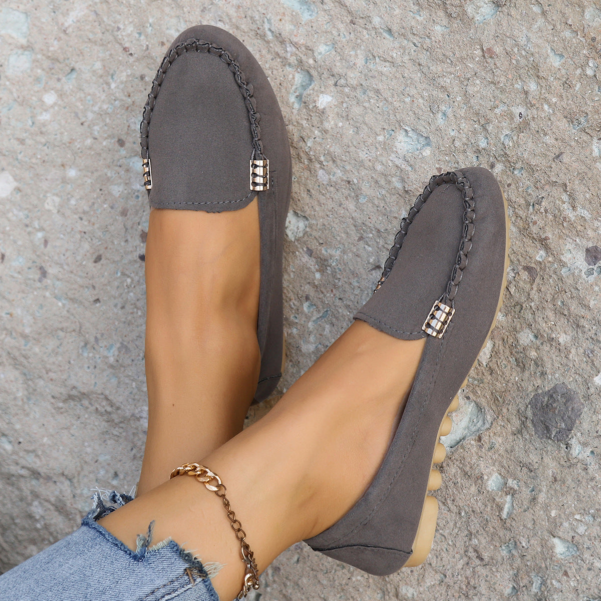 Chaussures pour femmes grande taille transfrontalières Europe et États-Unis printemps et automne 2024 nouvelles chaussures en cuir de haricot à bout peu profond à semelle plate chaussures pour femmes commerce extérieur en gros