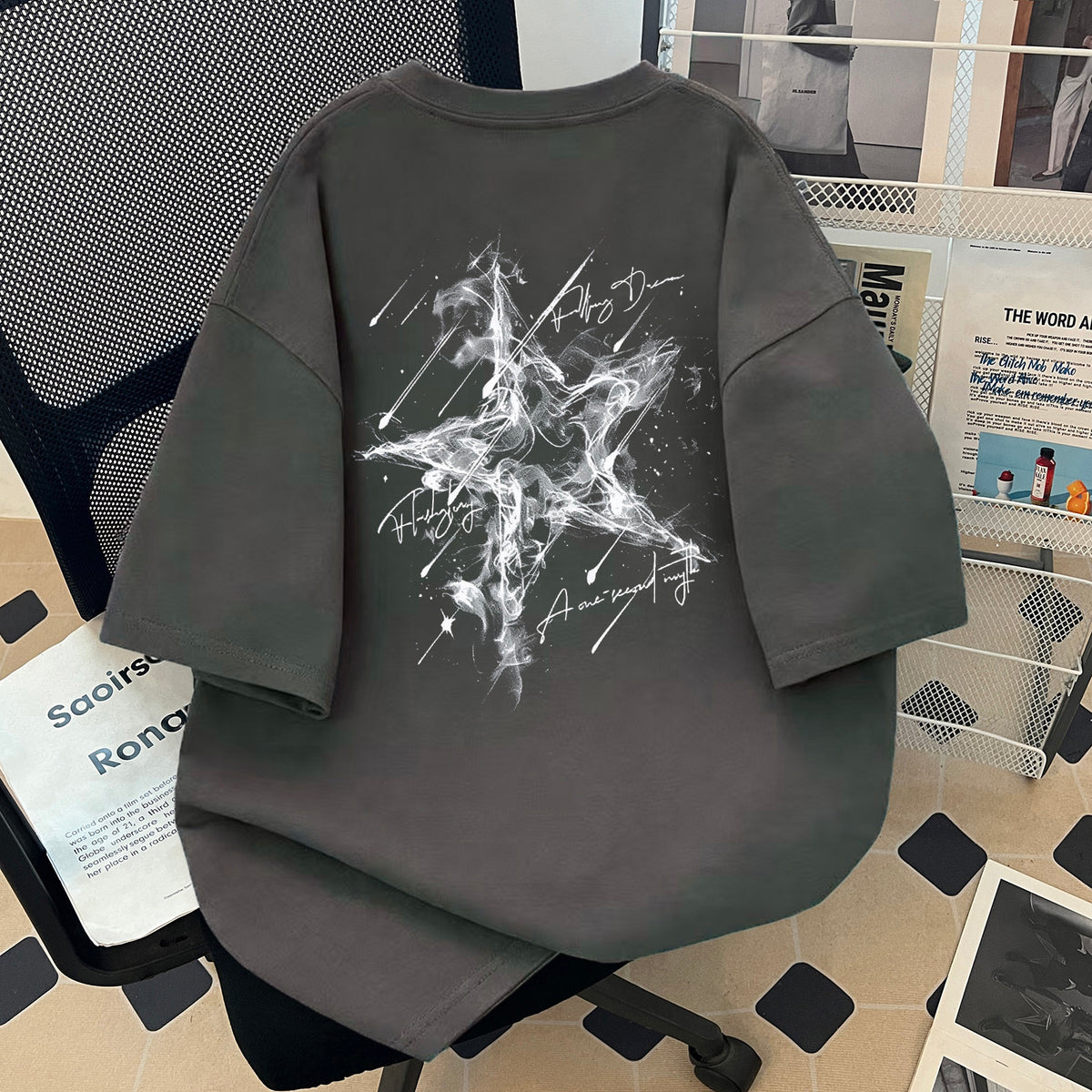 T-shirt en coton imprimé à épaules tombantes