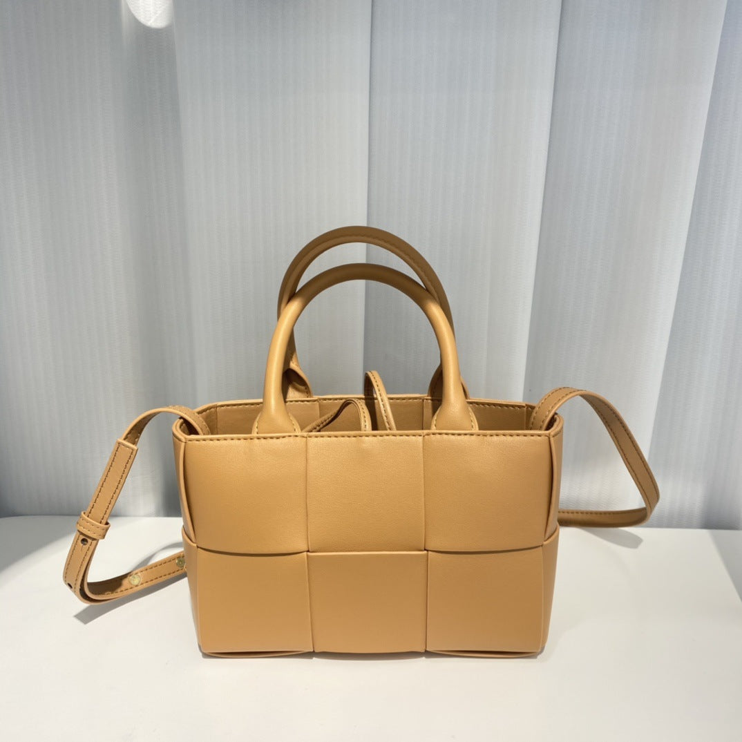 Sac fourre-tout tissé en cuir véritable
