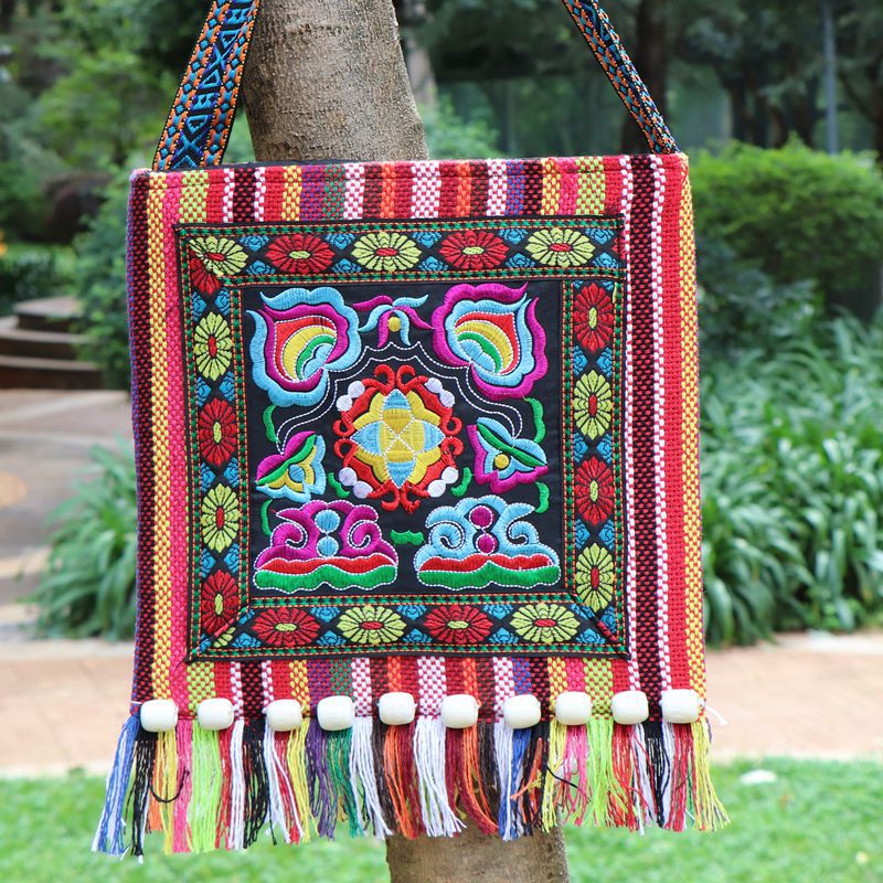 Sac bandoulière ethnique du Yunnan tissé à la main avec broderie