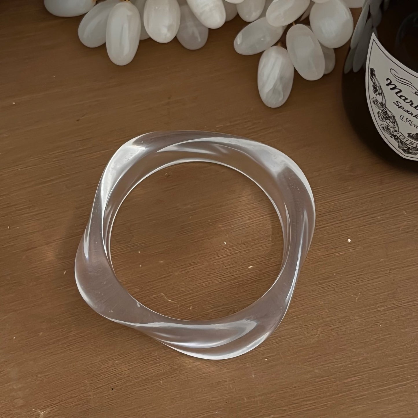 Bracelet géométrique irrégulier en résine pour femme