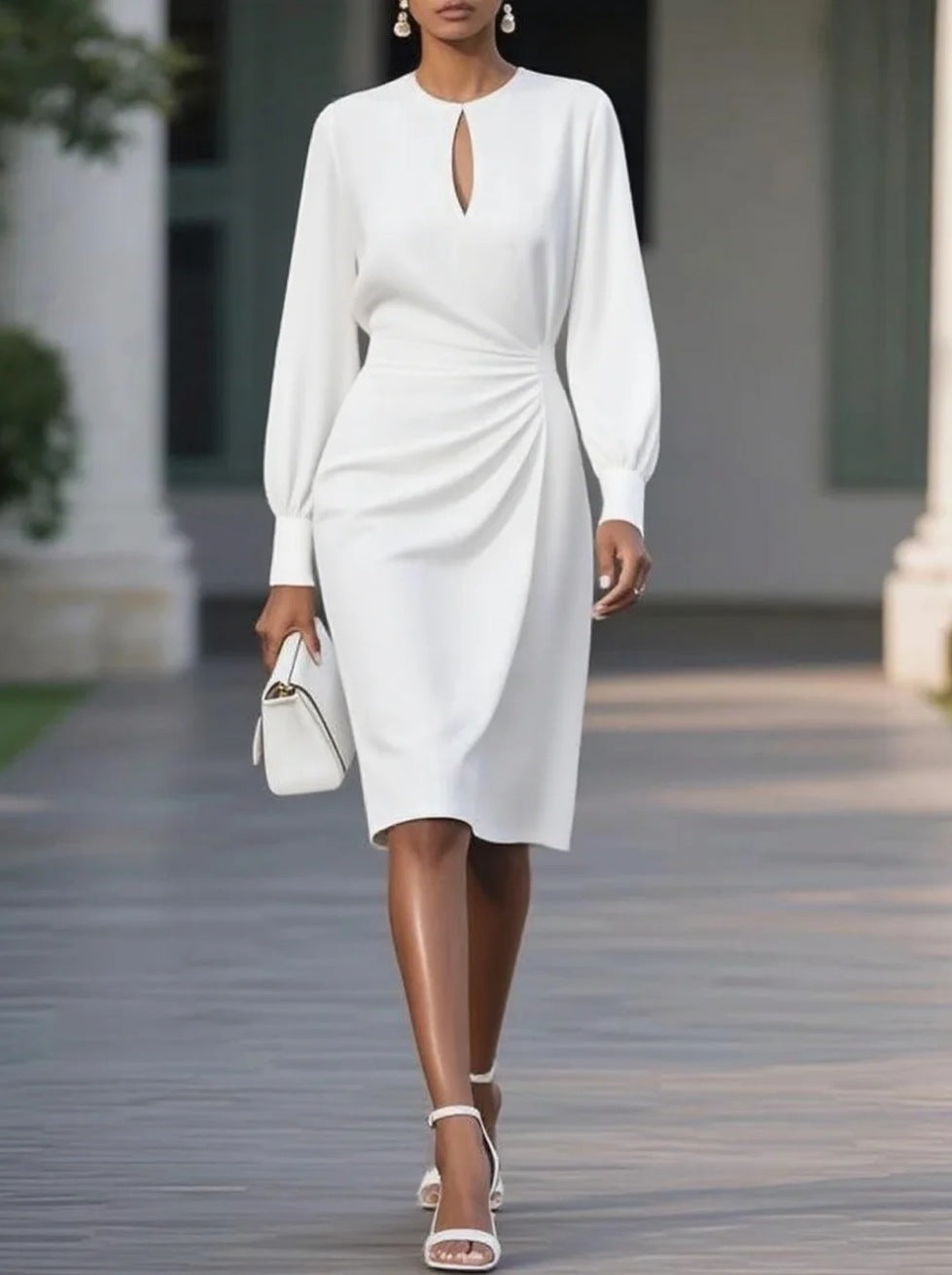 Robe élégante à couleur unie plissée et ajourée