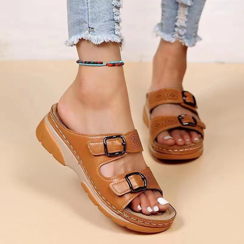 Chaussons pour femmes à semelle épaisse avec boucle et bout rond