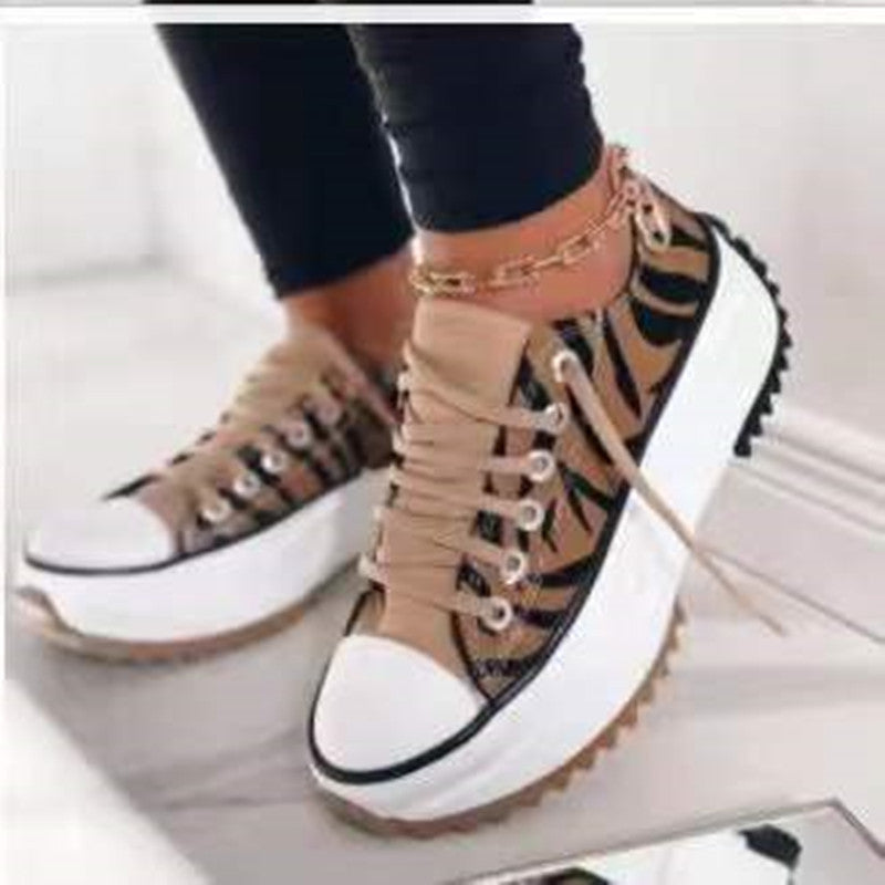Chaussures en toile basses à semelle épaisse