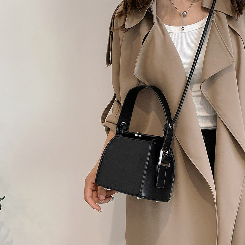 Sac bandoulière carré petit modèle en PU