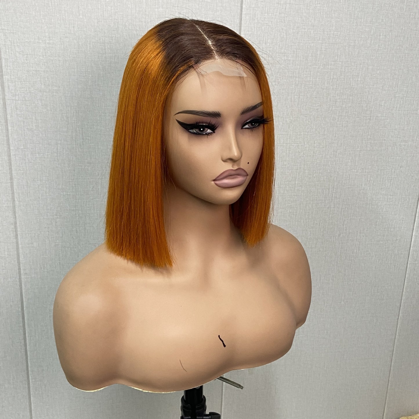 Perruque en cheveux humains de qualité avec dentelle