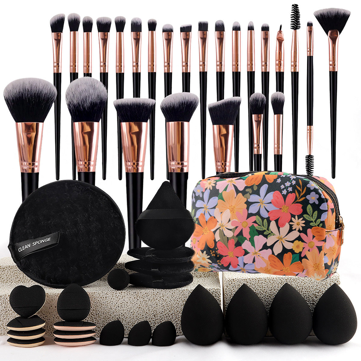 Ensemble de pinceaux de maquillage avec trousse de toilette