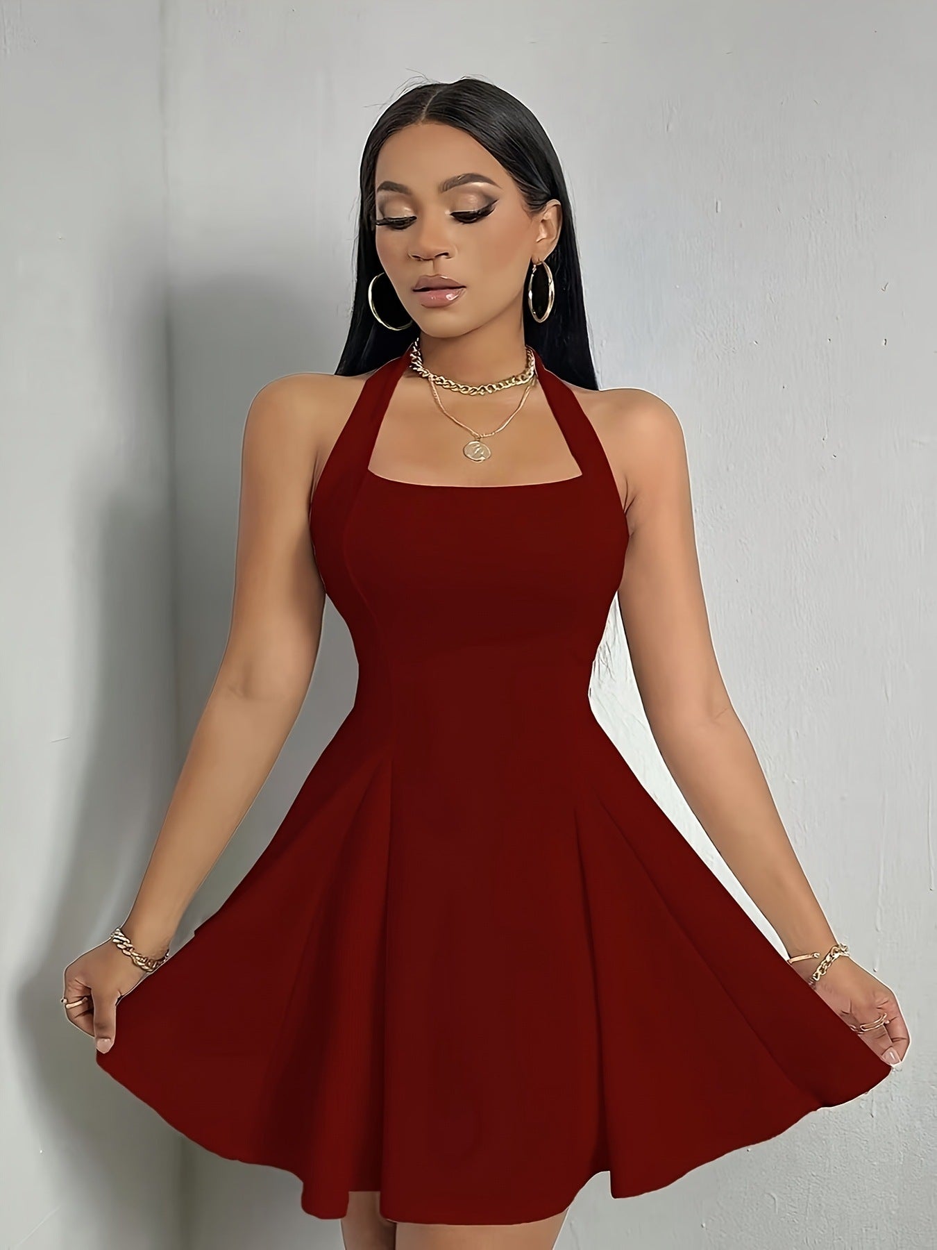 Robe dos nu évasée à col licou